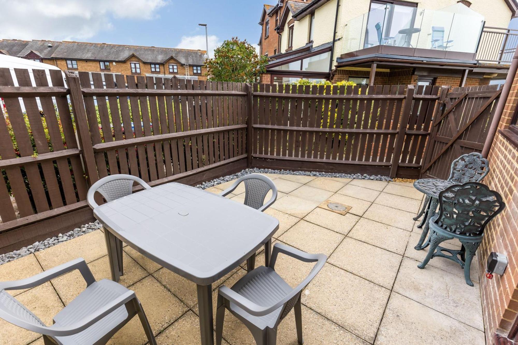 Villa Trade Winds Poole Exterior foto